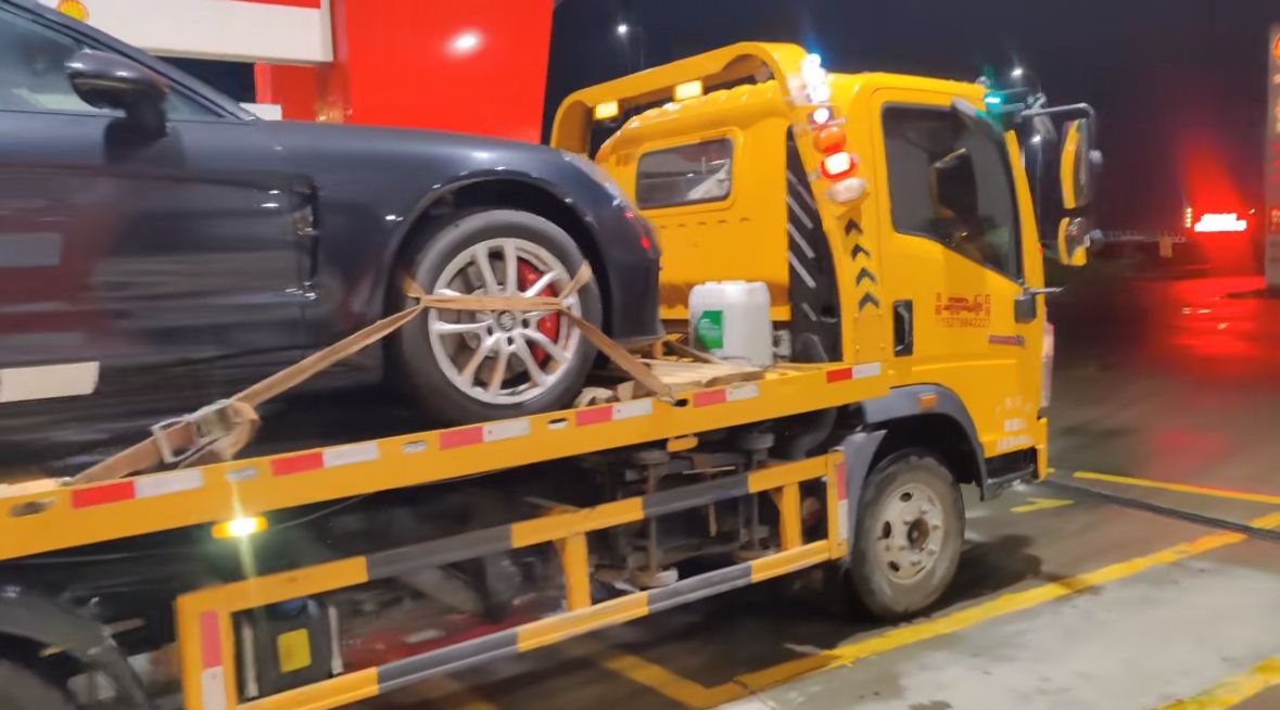 思茅行车途中遇到突发状况该如何呼叫道路救援？